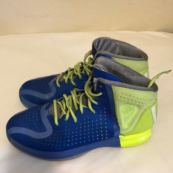 Derrick Rose size 6.5. - Picture 1 of 5